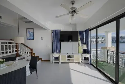 Condo 2 Br in Laguna (Lake View)