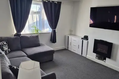 Image de Luxury 2 bed apartment, 5 minute drive from airport, perfect location!
