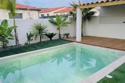 Image de Villa avec piscine et terrain de pétanque entre mer et montagne