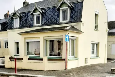 Image de Logement familial à 80 m de la mer et des planches avec une terrasse agréable.