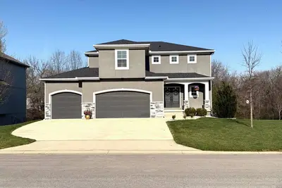 Image de Stylish 4br Home • Sleeps 8 • Perfect for World Cup!