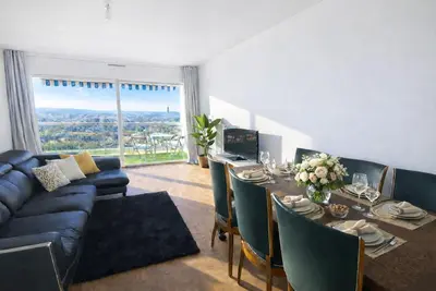 Image de Magnifique Appartement résidence privée 8 pers à 5 min de Lyon vue sur Part Dieu