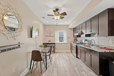 Image de 2Br in the heart of Chinatown w/shared GameRoom+Basketball court