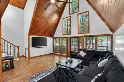 Image de New A-Frame Cabin · 3br · Secluded Wooded Lot