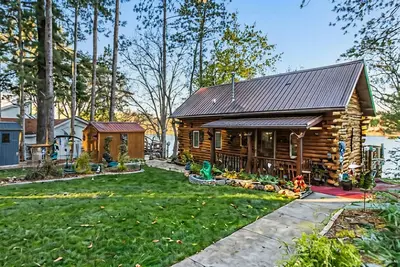 Image de Bigfoot Lodge -Lakefront Escape with Patio Views & Private Pier