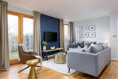 Image de Stunning 2 bed flat with parking and garden