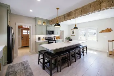 Image de Bourbon Festival Stay! Walk to Court Square - Sleeps 13 - Outdoor Bar