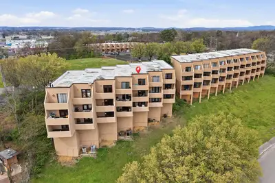 Image de Condo with Amazing Views of Downtown Maryville and Smoky Mountains