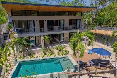 Image de Private 4br Villa · Sleeps 12 · Saltwater Pool, Yoga Deck, Bbq + Daily Service