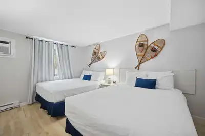 Image de Peaked Mountain Escape – For 4