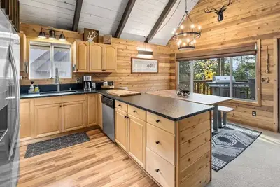 Image de Spacious 4-bedroom house in tranquil Ronald with hot tub and game room
