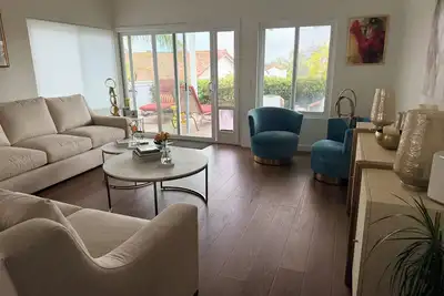 Image de Live near the beach this summer in  2-bedroom house in Oceanside, 55+ community
