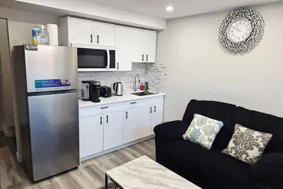 Cozy Two Bedrooms Basement Suite