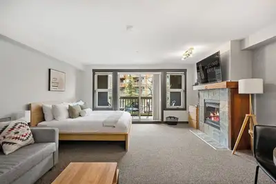 Image de Altura | Ski-In/Out | Balcony | Resort/Pool Access