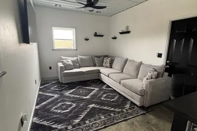 Image de 1 Bed/1 Bath Guest House