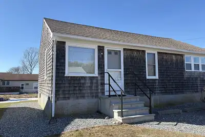 Image de Bright & Easy One-Level home Close to Beaches, Dining & Galilee, Dog Friendly