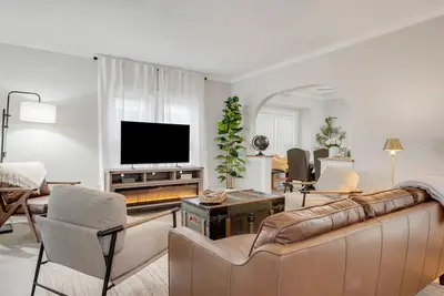 Image de Walk to Walnut Beach, Dog-Friendly, Sleeps 6