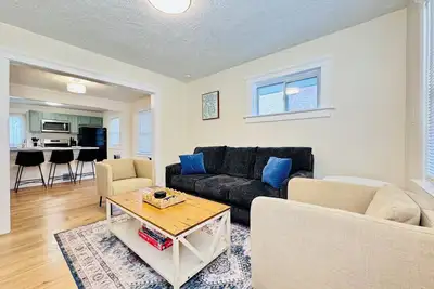 Cozy 2br Near Msu & Downtown Lansing