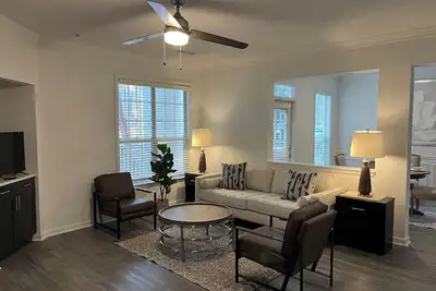 Image de Spacious 3-bedroom/ 3 bath apartment with Attached Garage and 2 Balconies