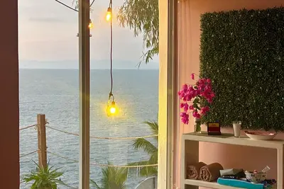 Oceanfront Villa-Stunning Sunsets!