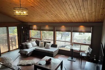 Image de Chalet Style, Lakeview Cottage