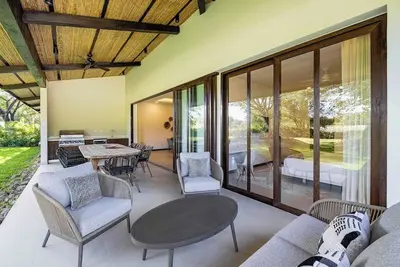 Luxurious villa with pool, gourmet kitchen & gym - steps from pristine beaches