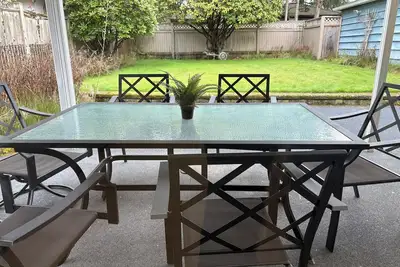 Image de Oakridge Family Hub; 5-Min Walk to Train; 5br3  3ba 12+ Guest Capacity