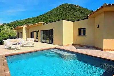 Image de Villa avec piscine, vue mer, Corse-du-Sud