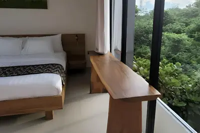 Image de Villa avec piscine privée | À pied des restaurants et accès proche à la plage! !