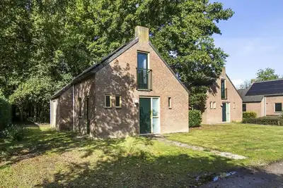 Séjour tranquille dans la forêt d'Ewijk pour 4
