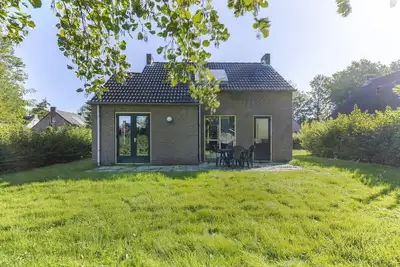 Bungalow en forêt pour 4 à Ewijk