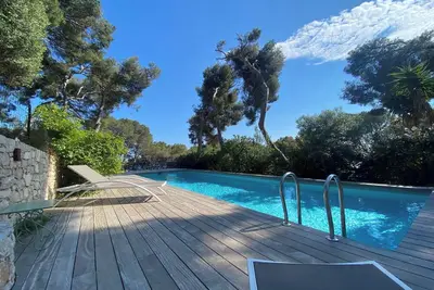 Image de Architect-designed villa pool seaview 300 beach
