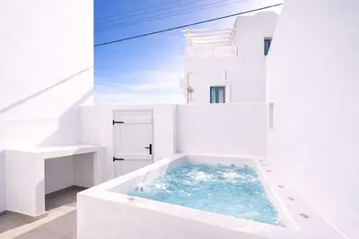 Image de Iliana's Getaway - Private Villa with Jacuzzi
