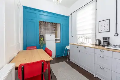 Image de 9-Person Garden Home – 5min to Clock Tower