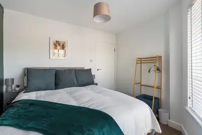Image de \tSouthampton Retreat for 12 Near Waterfront