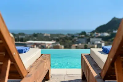 Image de Acro Villa | 3 Bedrooms, 2 Bathrooms