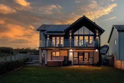 Sea View Terrace - with hot tub!