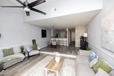 Image de Welcome to your perfect home base! Nestled in a quiet, charming neighborhood!