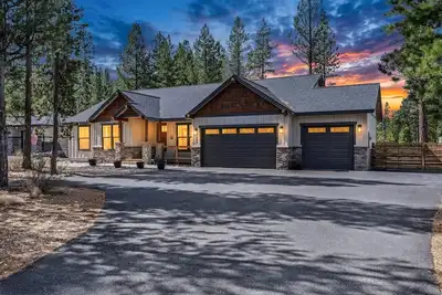 Image de Modern 4br Mountain Retreat with Hot Tub - Celestial Cabin