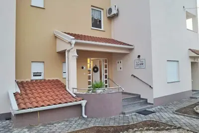 Image de Quiet vacation home, residential area. 6 apartments with sea view. To beach 350m