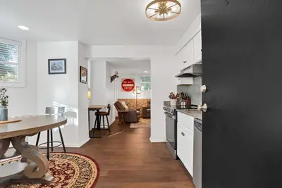 Image de Rustic Style Apartment, Steps from Forsyth Park