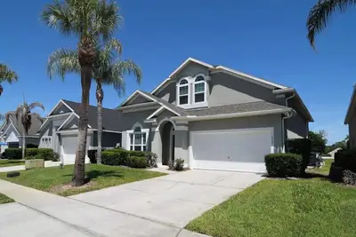 Image de 5 Bed Pool Home, 2 Lounges, Games Room, Disney 9 miles! Volleyball Tennis & Gym!