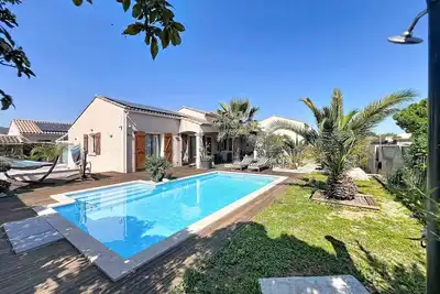 Image de Casa da luz villa piscine jacuzzi sauna au bord de mer boulodrome piste vélo