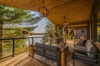 The Wolf’S Den - Modern Lakefront Cottage
