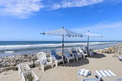 Image de New Beachfront Home | Walk to Pier, Dining & Coffee | Oceanside Ca