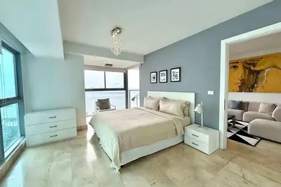 13 E - Apartamento con vista al mar 2 Br