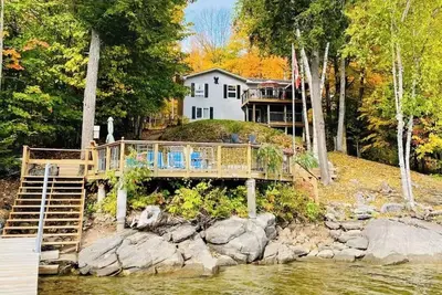 Image de Spacious 5 bedroom house on Eagle Lake. 5 mins from Sir Sams.