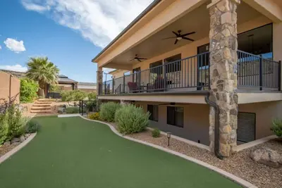 Image de Private Pickleball & Putting Green | Up to 16!