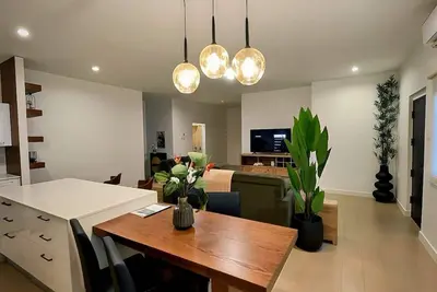 Modern 2 Br | Pool | 5 mins from Downtown Pos