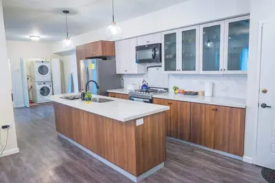 Image de Modern 3 Br- 2 bath, Walking distance to all amenities, Downtown Pos